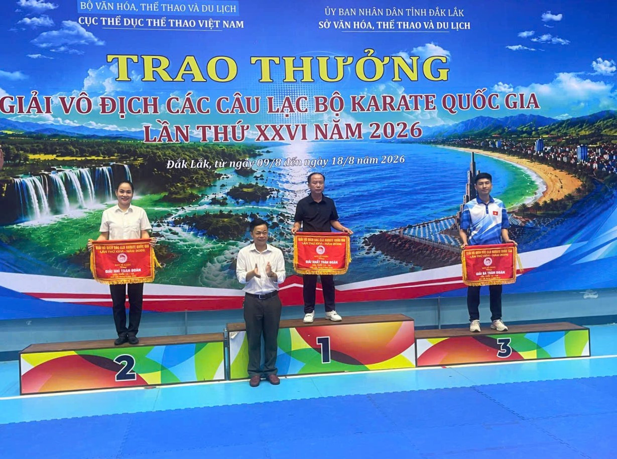 Đội Đà Nẵng 1 (bục số 2) xuất sắc xếp Nhì toàn đoàn ở lứa tuổi 12 - 14. Ảnh: NVCC
