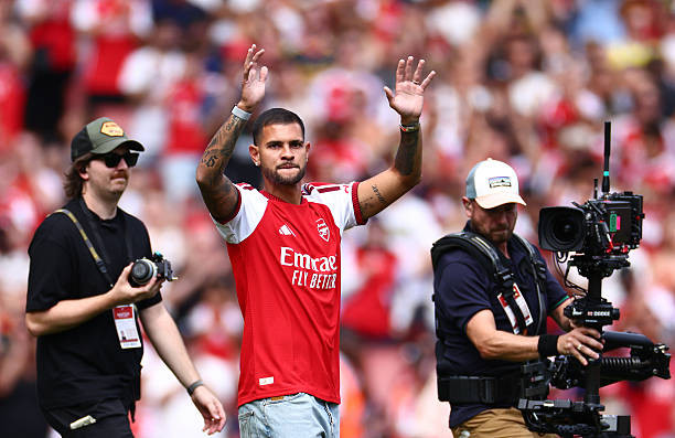 Bruno Guimaraes là bom tấn mùa hè của Arsenal. Ảnh: Getty.