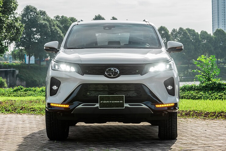 Ngoại thất Toyota Fortuner 2026 góc nhìn nghiêng