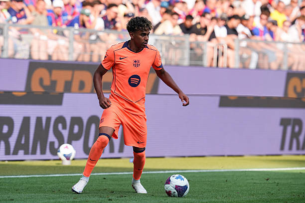 Lamine Yamal trở lại hội quân cùng Barcelona