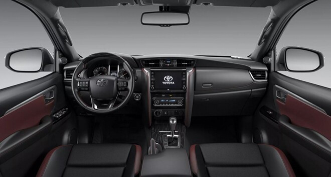 Khoang lái Toyota Fortuner 2026