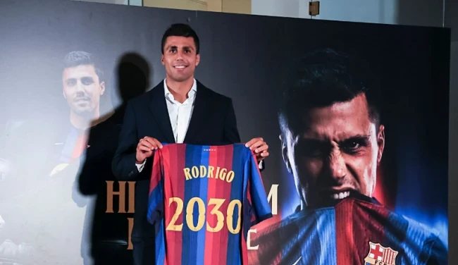 Rodri gia nhập Barcelona