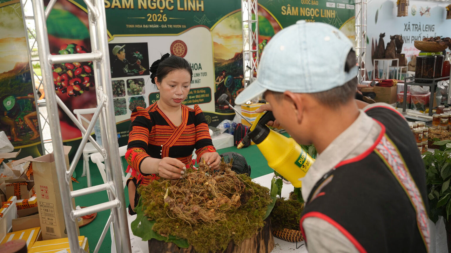 chuong-trinh-quang-ba-san-pham-sam-ngoc-linh-va-duoc-lieu-02-1536x864.jpg