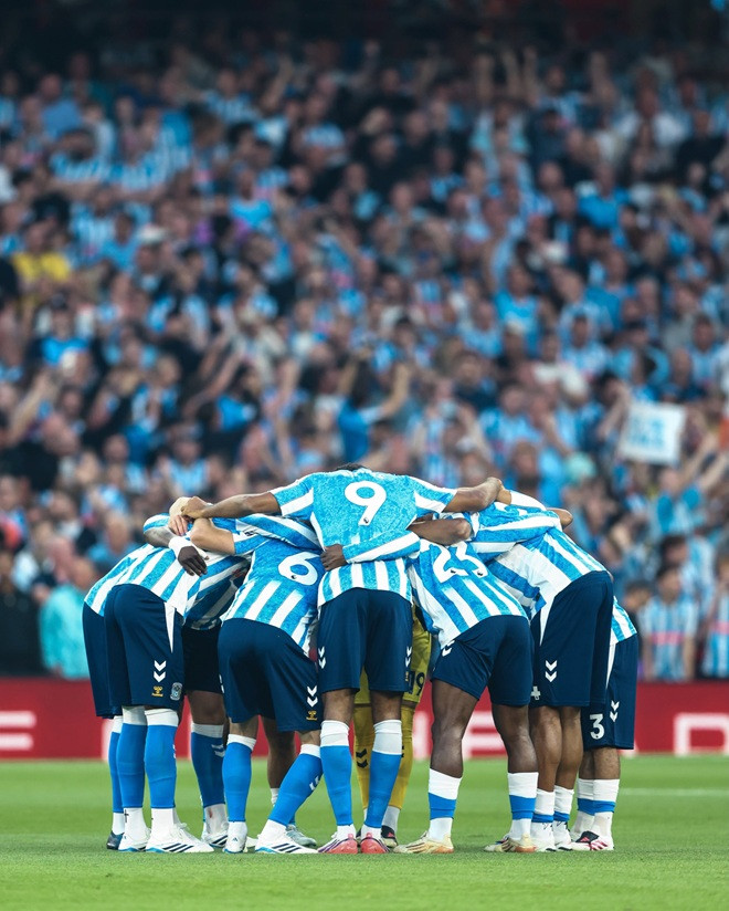 Coventry City đối mặt nhiều thử thách trong cuộc chiến trụ hạng