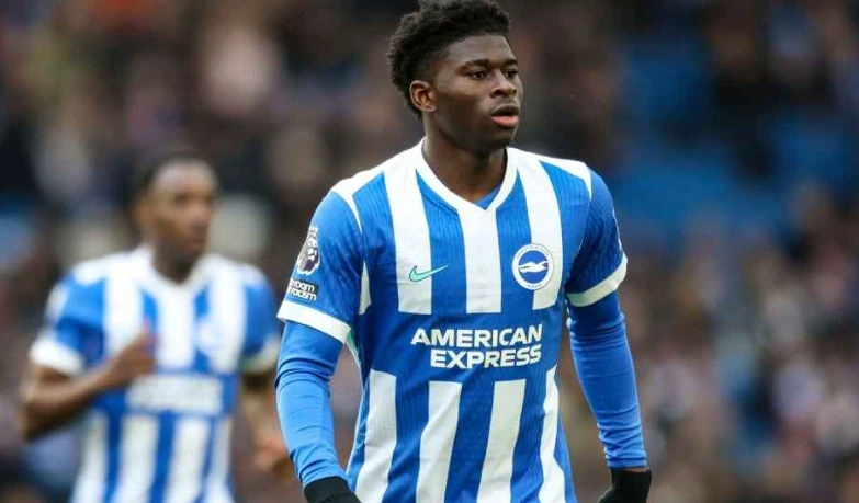 Carlos Baleba đạt thỏa thuận gia nhập Manchester United