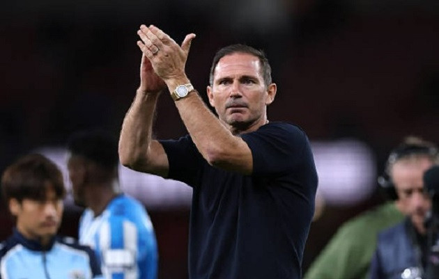 HLV Frank Lampard và các cầu thủ Coventry City trong trận đấu tại sân Emirates.
