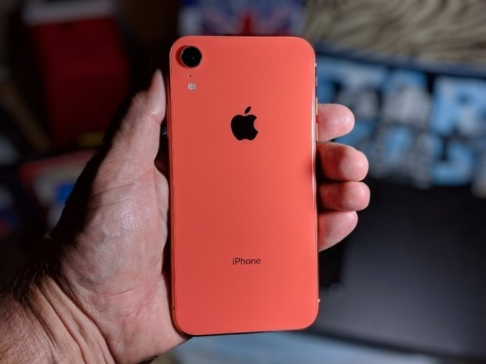 Bộ đôi iPhone XR và iPhone 11 với thiết kế tai thỏ và màn hình 6.1 inch