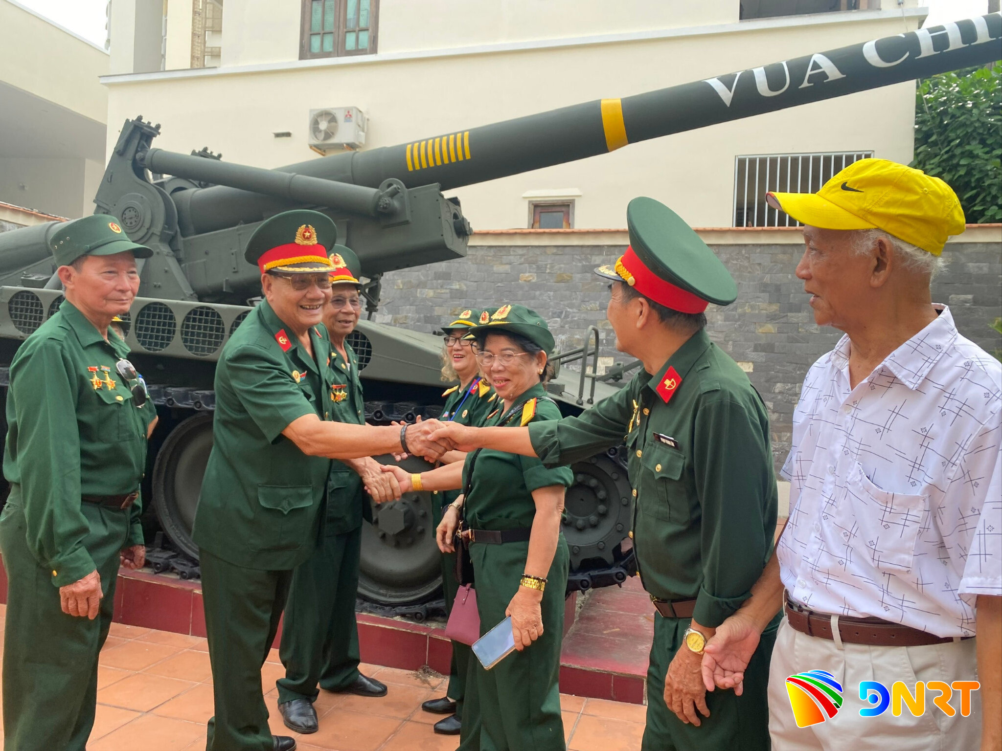 Các đồng đội đơn vị Đặc công Biệt động Lê Độ gặp nhau trong sáng 21/8. Ảnh: VĨNH LỘC