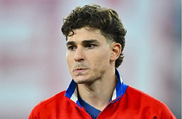 Julian Alvarez đứng trước tương lai bấp bênh tại Atletico Madrid