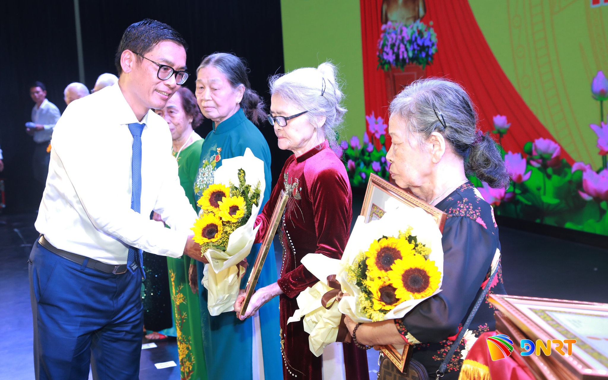 A PHONG 222