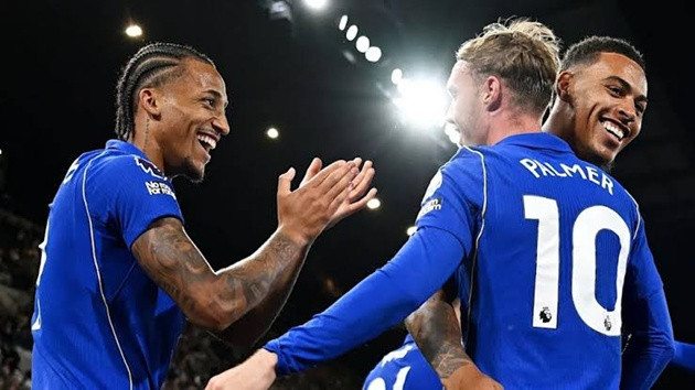 Hàng công Chelsea bùng nổ chào mừng Alonso ở Ngoại hạng Anh