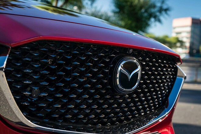 Đuôi xe Mazda CX-30 với cụm đèn hậu LED