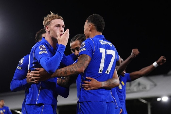 Cole Palmer thi đấu nổi bật giúp Chelsea giành trọn 3 điểm trên sân Craven Cottage