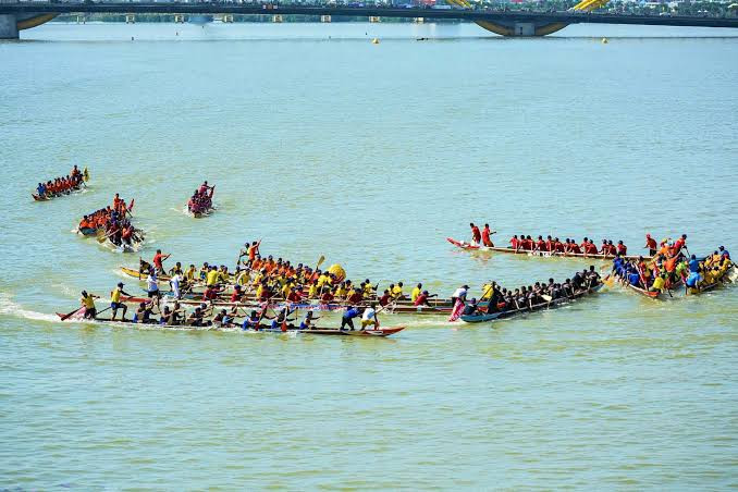 A boat racing on the Han River