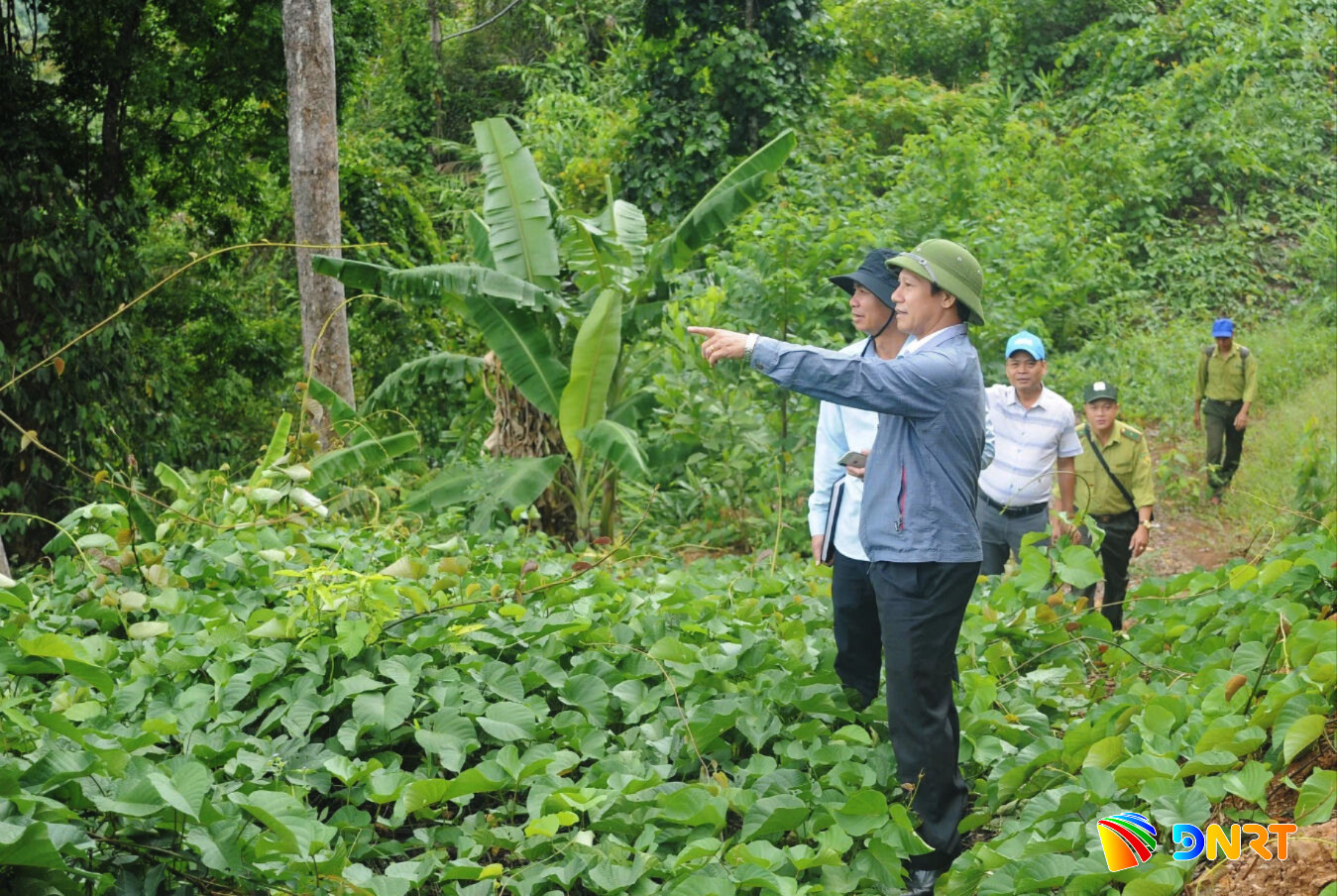 lanh-dao-xa-phuoc-nang-di-kiem-tra-cac-du-an-duoc-quy-hoach-tren-dia-ban-xa.-anh.-dan-ngo(1).jpg