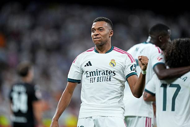 Kylian Mbappe nhận được lời khen từ Jose Mourinho