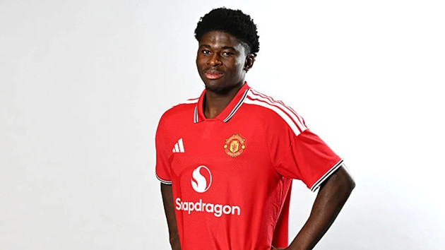 Carlos Baleba vừa chính thức gia nhập Man United