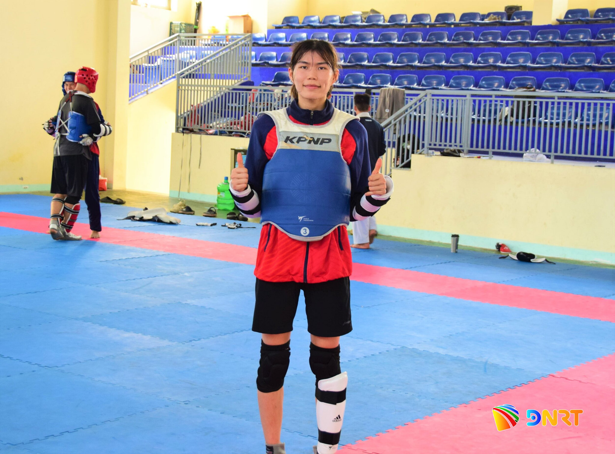 Trần Thị Ánh Tuyết (bên phải) là gương mặt quen thuộc ở môn Taekwondo, từng tỏa sáng ở đấu trường trong nước và quốc tế. Ảnh: THÀNH DANH