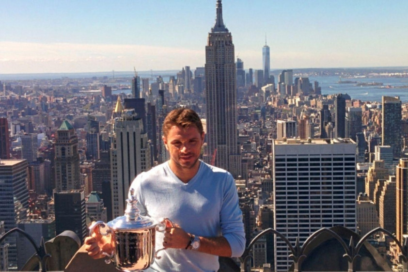 Hình ảnh Stan Wawrinka nâng cao cúp vô địch Grand Slam