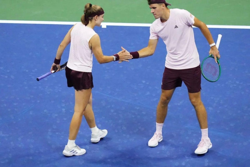 Trang phục thi đấu đồng điệu của Muchova và Mensik tại US Open