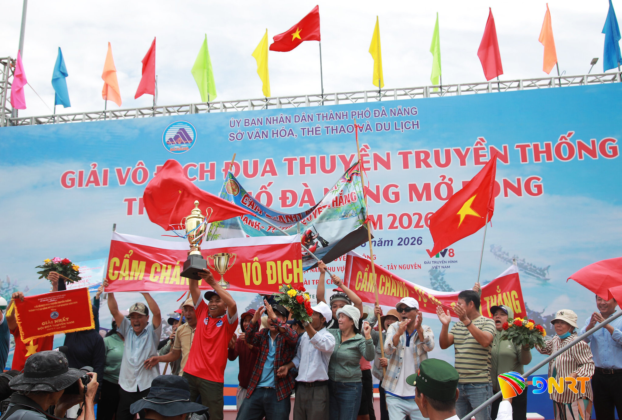 NAM CAM CHANH VO DICH