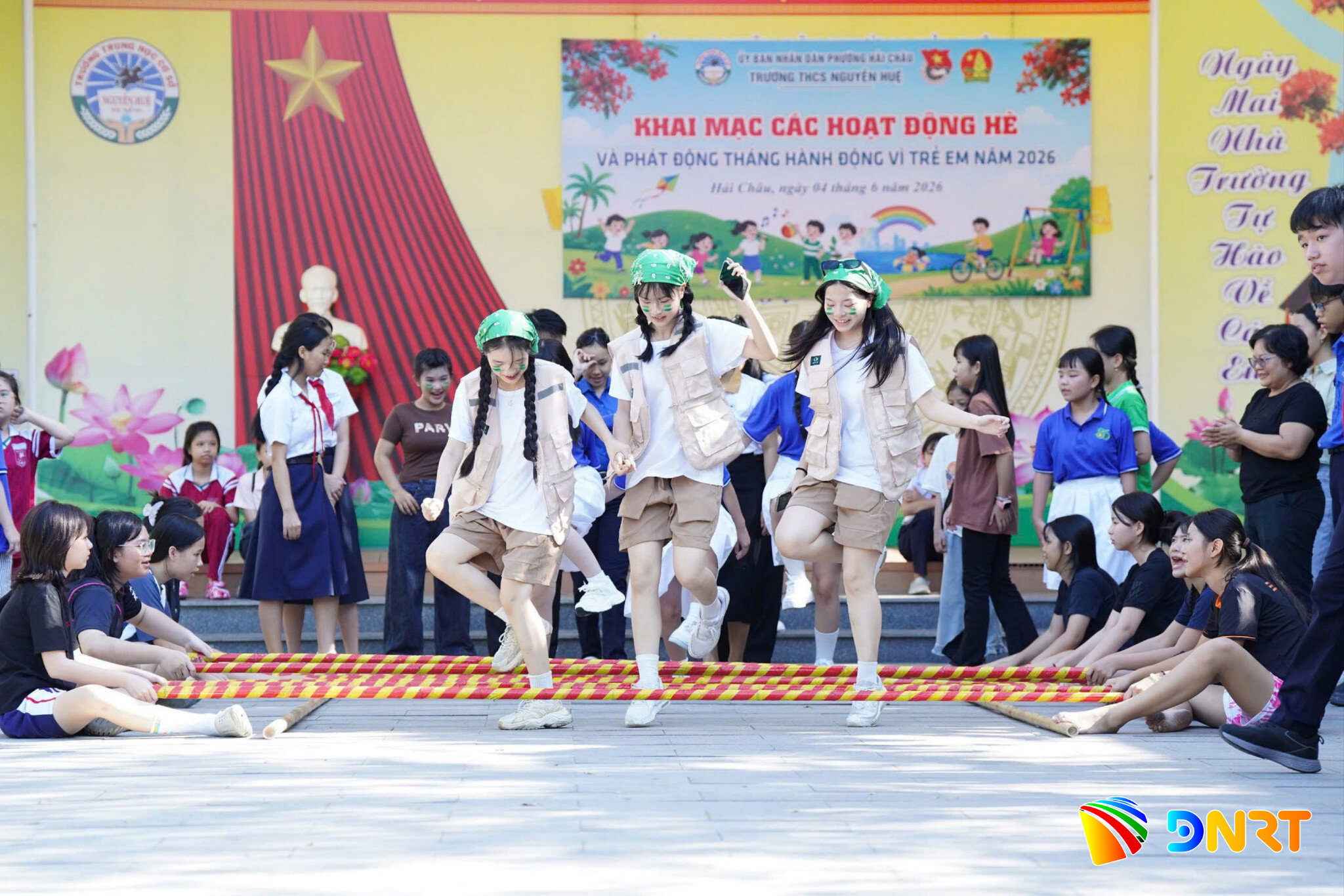 Học sinh THCS tại phường Hải Châu nhảy sạp trong các hoạt động hè 2026. Ảnh: HOÀNG SA