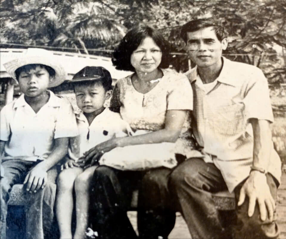 Gia đình nhỏ của thầy Bùi Ngọc Trác. Ảnh: GĐCC