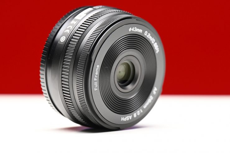 Thiết kế tổng thể của Viltrox AF 26mm F2.8 EVO