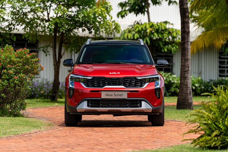 Thân xe KIA Sonet với vòm bánh cao và mâm hợp kim 16 inch