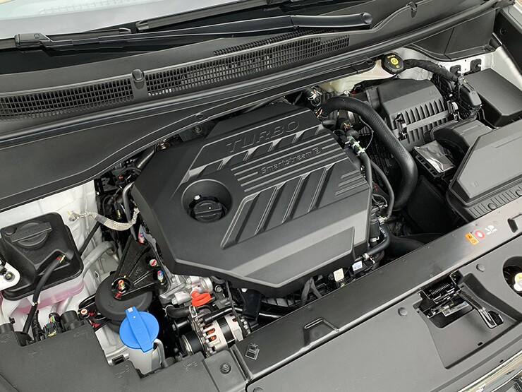 Khoang h&agrave;nh l&yacute; rộng r&atilde;i v&agrave; bố tr&iacute; nội thất linh hoạt của Hyundai Custin