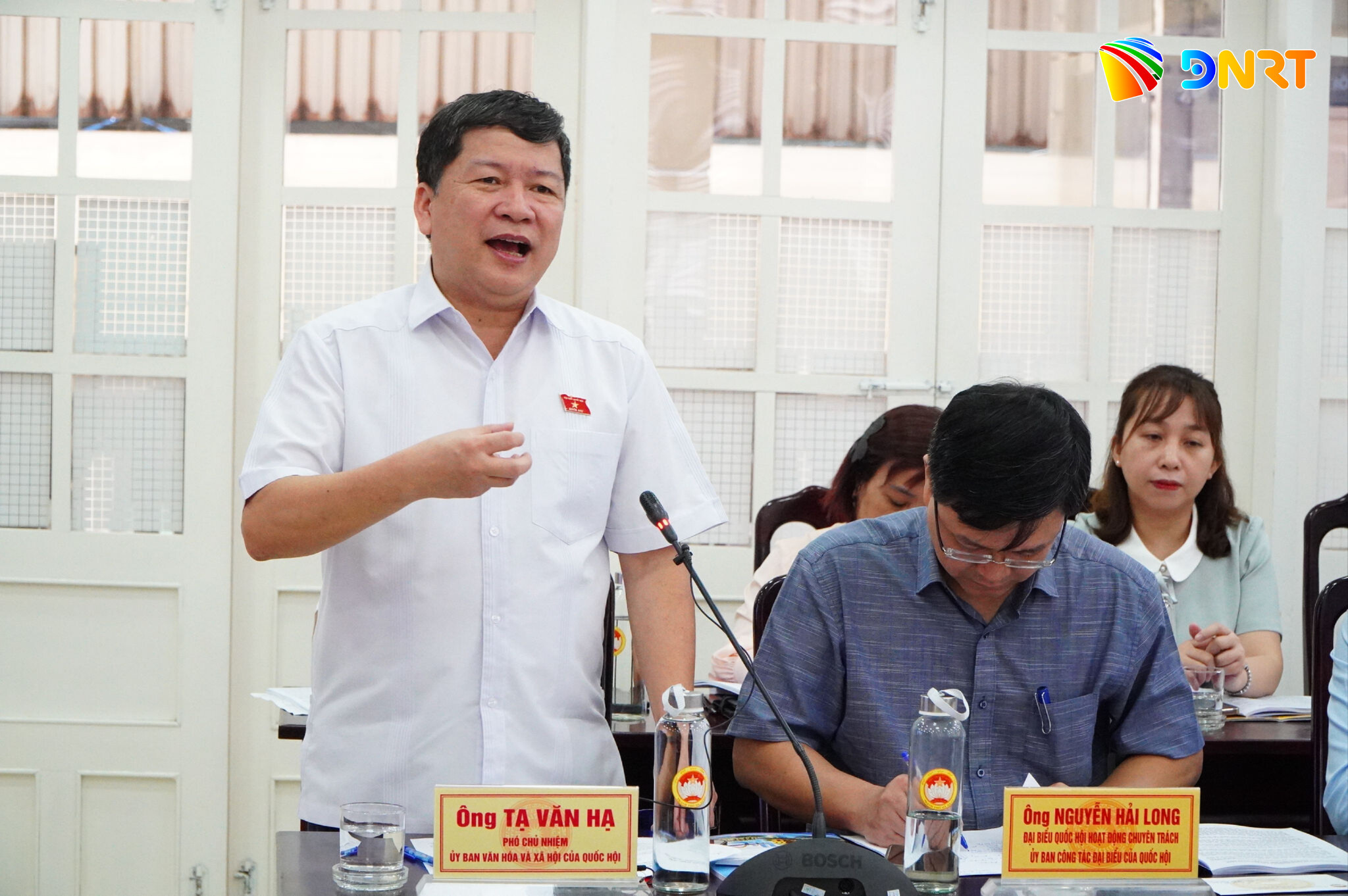 Phó Chủ nhiệm Ủy ban Văn hóa và Xã hội của Quốc hội Tạ Văn Hạ phát biểu tại tọa đàm. Ảnh: VINH ANH