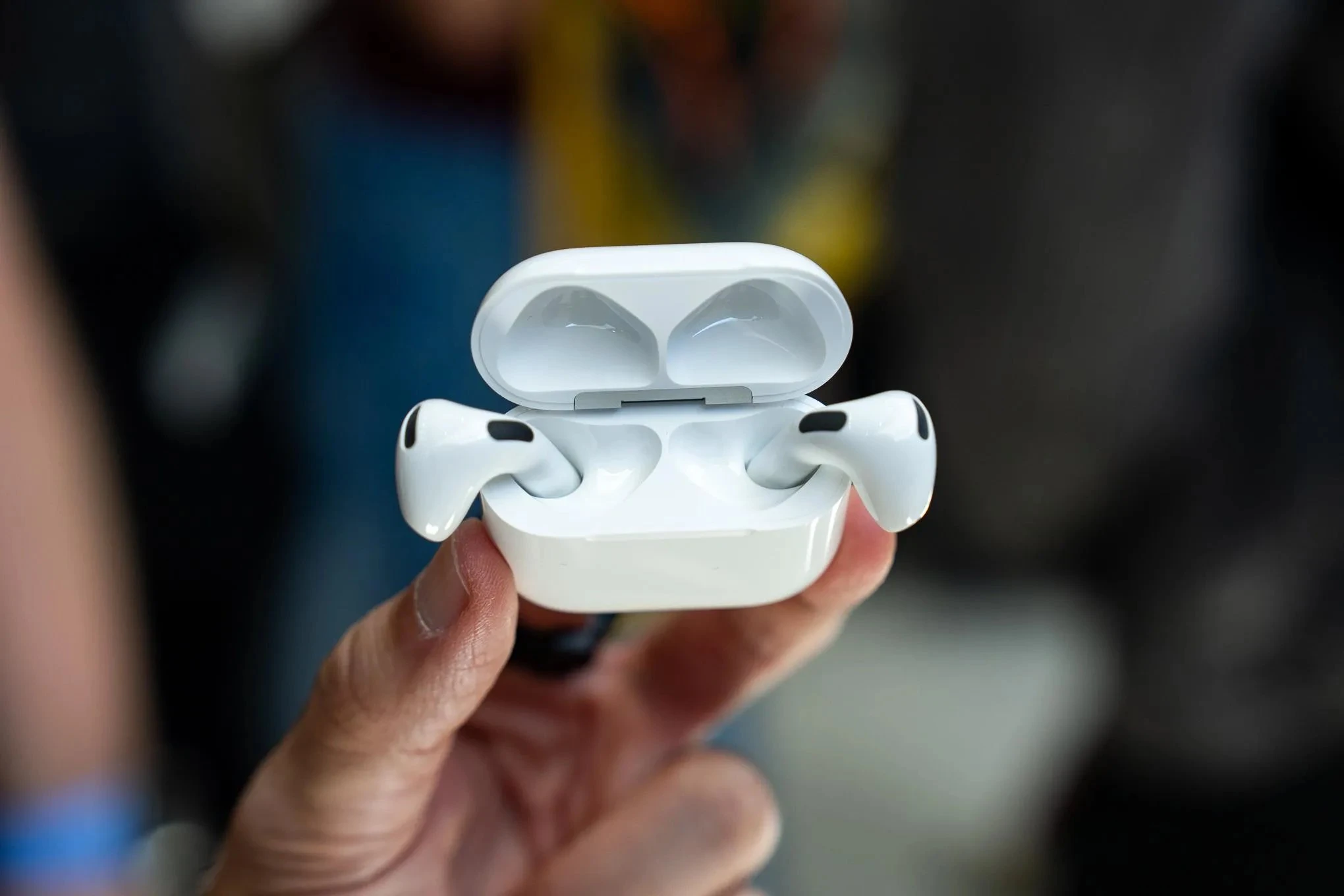AirPods 5 ra mắt tích hợp trợ lý AI và dịch thuật trực tiếp