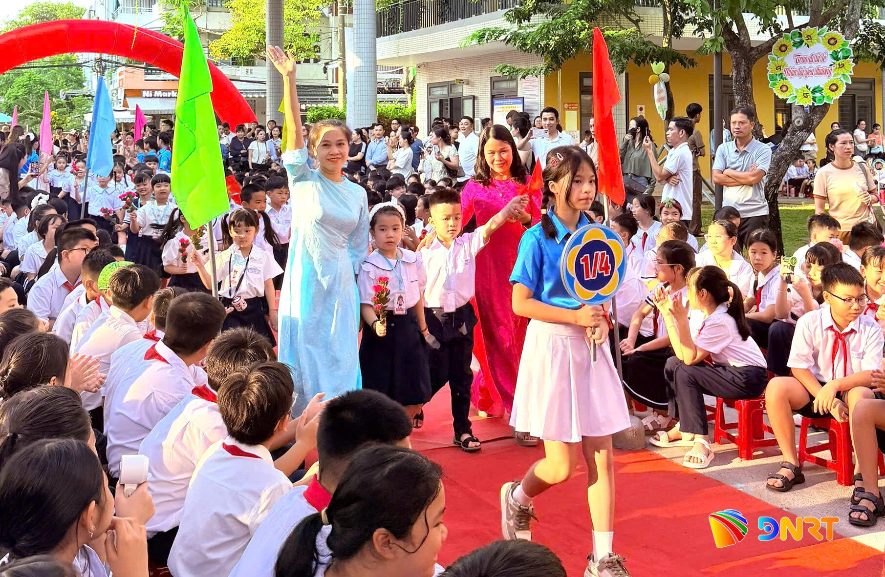 Lễ khai giảng tại Trường Tiểu học Lý Tự Trọng. Ảnh: NGỌC HÀ