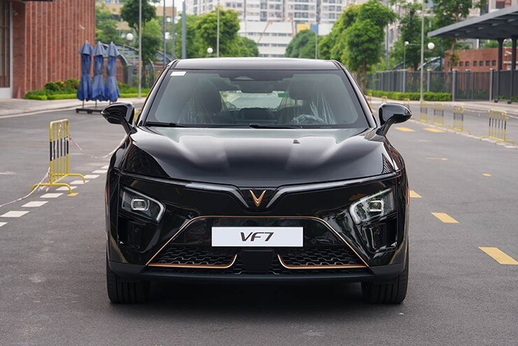 Thiết kế đầu xe VinFast VF 7 cá tính và hiện đại