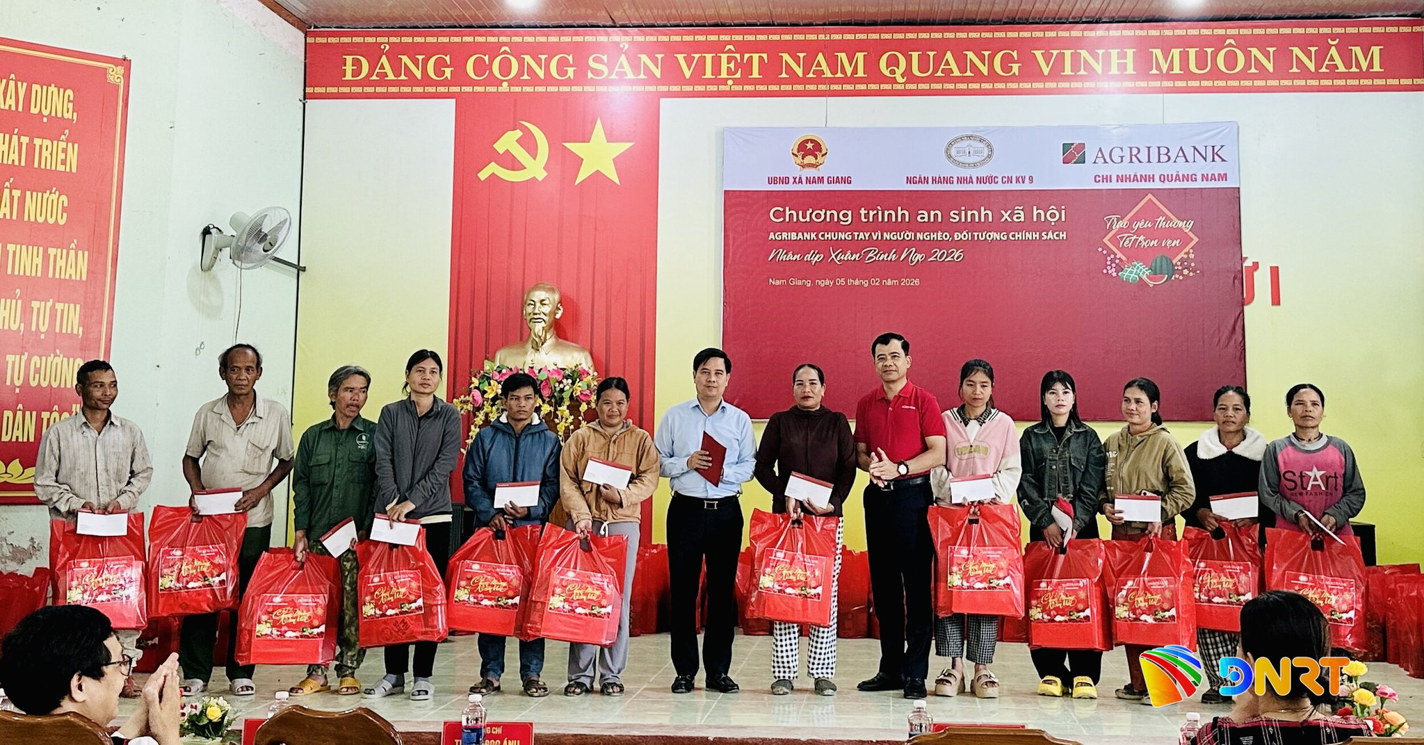 CT ASXH nhân dịp têt Bính Ngọ tại xã Nam Giang cùng đoàn NHNN Khu vực 9