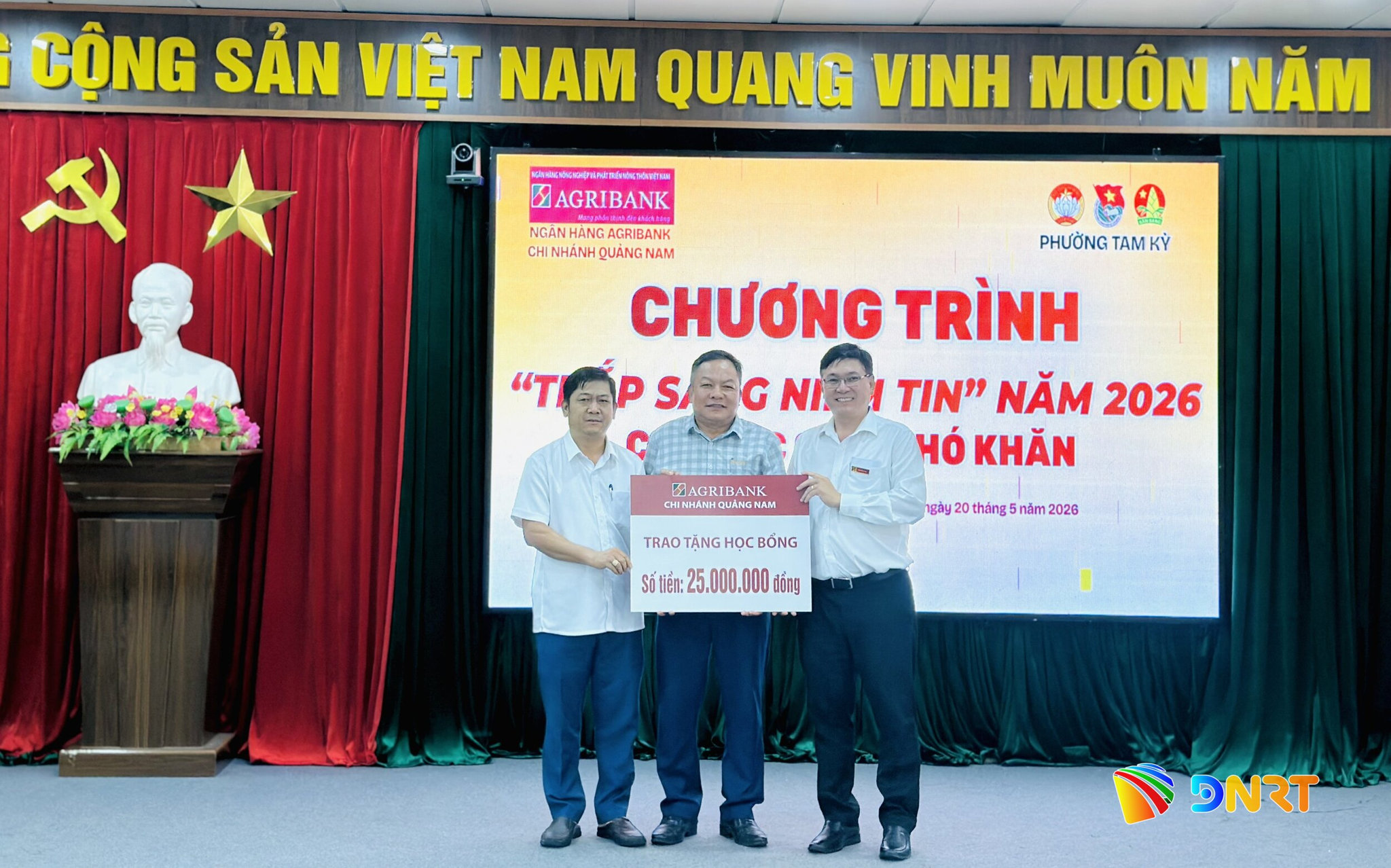 CT thắp sáng niềm tin cho học sinh có hoàn cảnh khó khăn