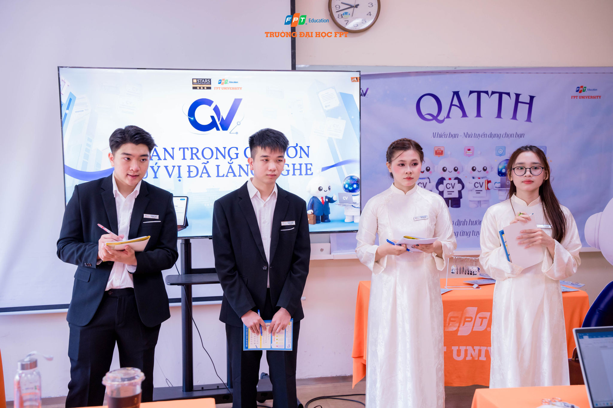 Nhóm sinh viên phát triển nền tảng AI luyện phỏng vấn xin việc cho ứng viên