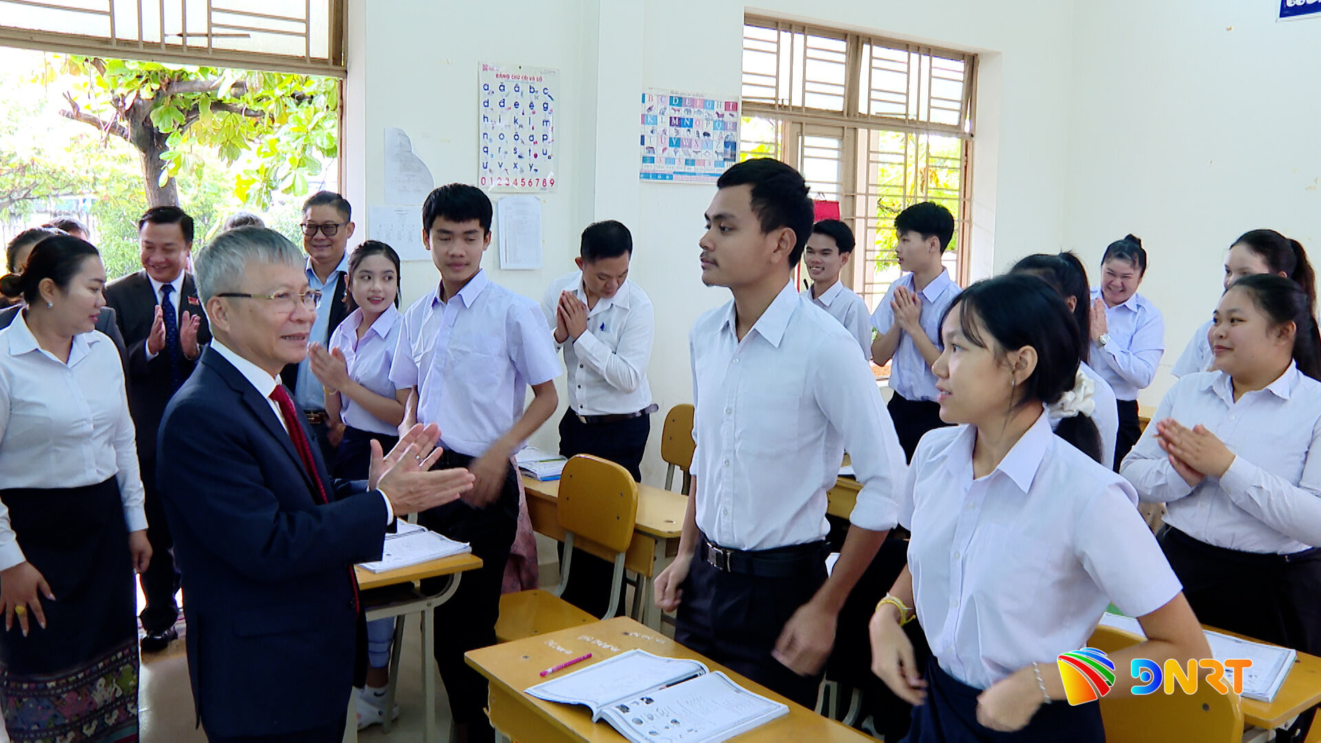 tham-hoc-sinh-tai-tung-tam-tieng-viet(1).jpg