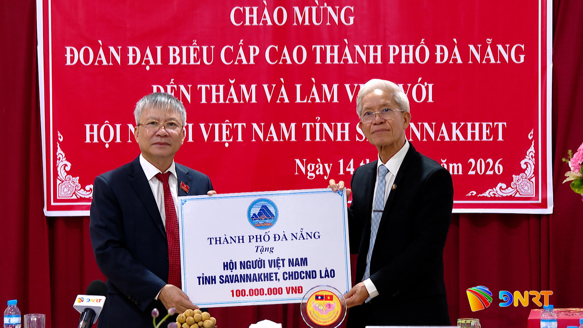 TRAO 10 TRIEU CHO HOI NGUOI VIET