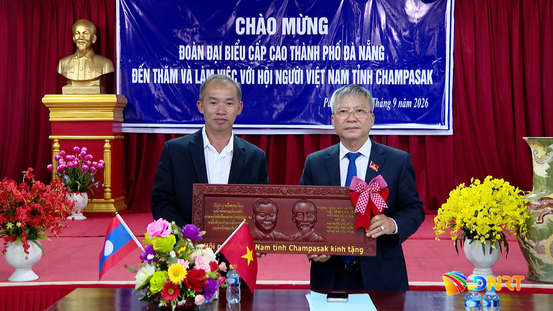 hoi tang qua cho thanh pho
