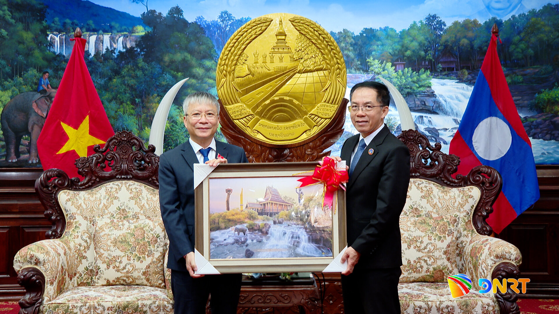 TINH SALAVAN TRAO QUA CHO DA NANG