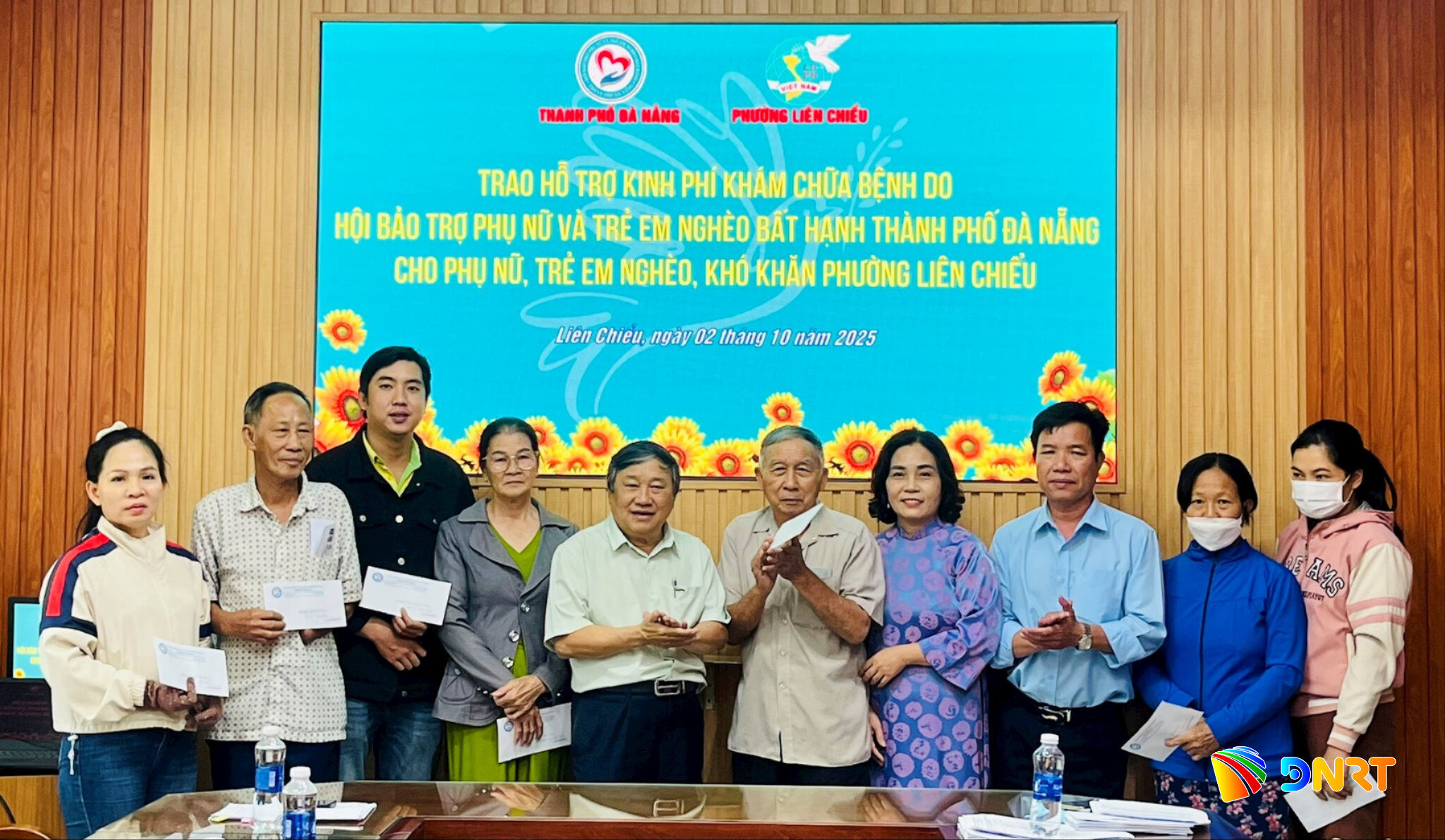 anh-1-pn-trao-ho-tro-pn-te-ngheo.jpg