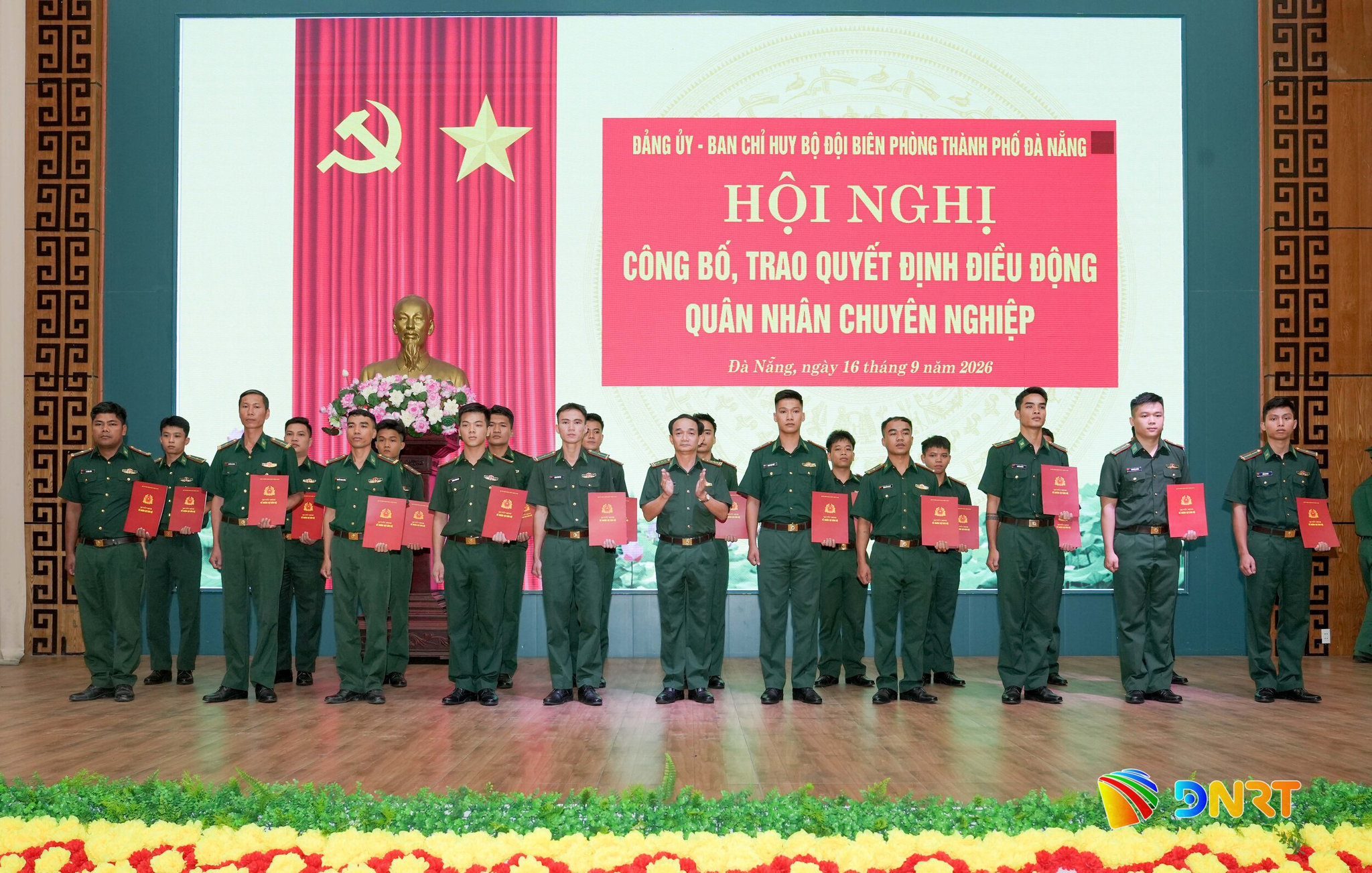 DAI TA PHAN VAN THI TRAO QD