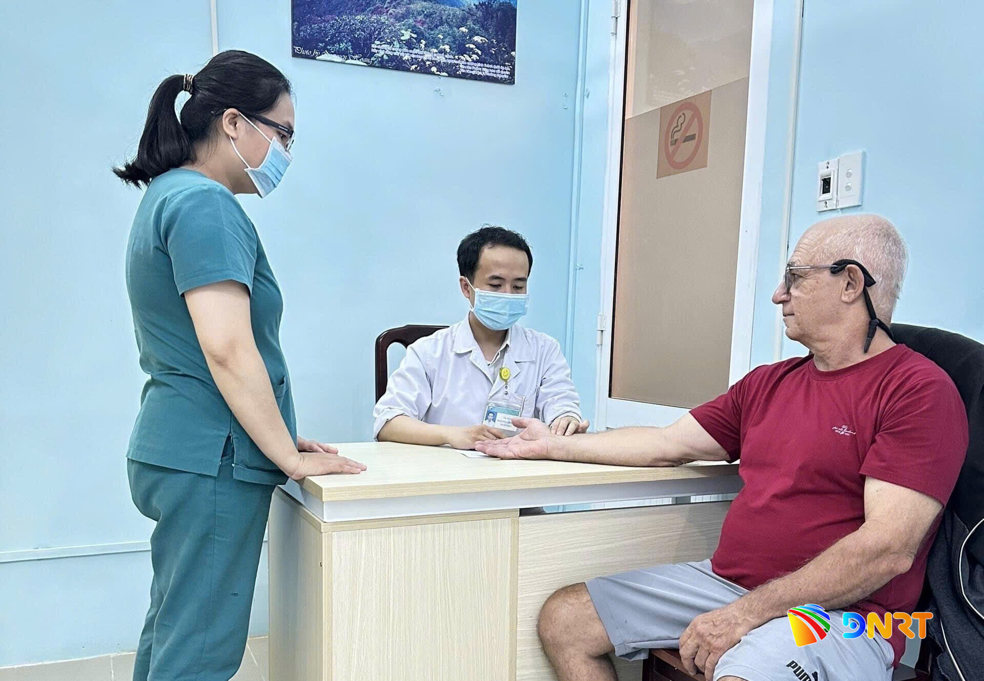 Du khách quốc tế thăm khám tại một cơ sở y tế trên địa bàn thành phố Đà Nẵng. Ảnh: T.T