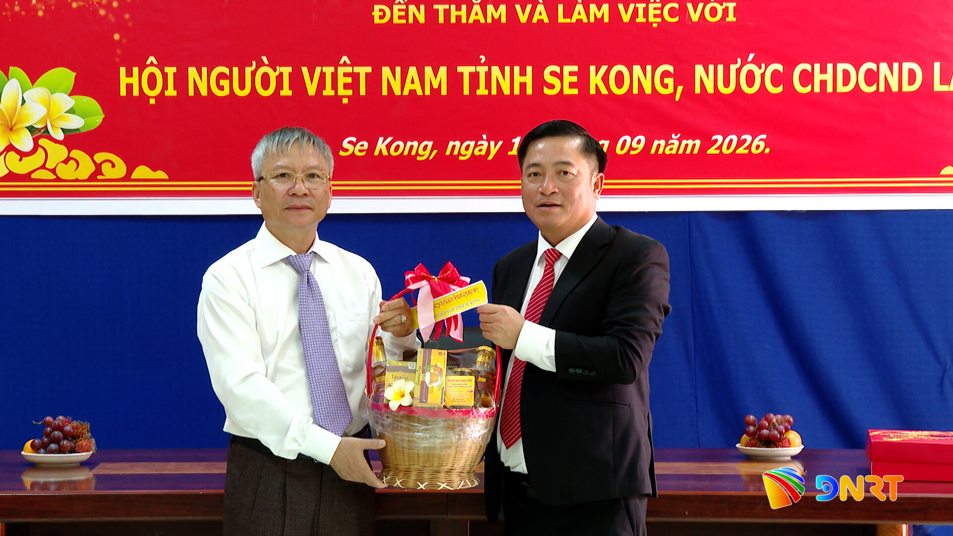 hoi-sekong-tang-qua-cho-thanh-pho(1).jpg