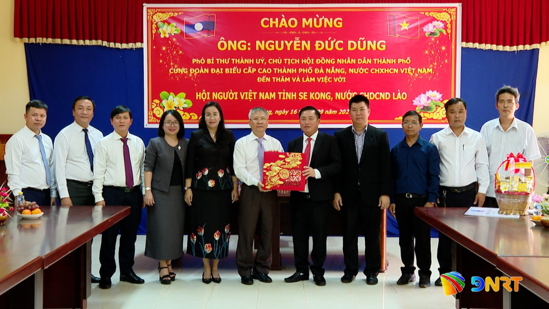 thanh-pho-tang-qua-cho-hoi-1-.jpg