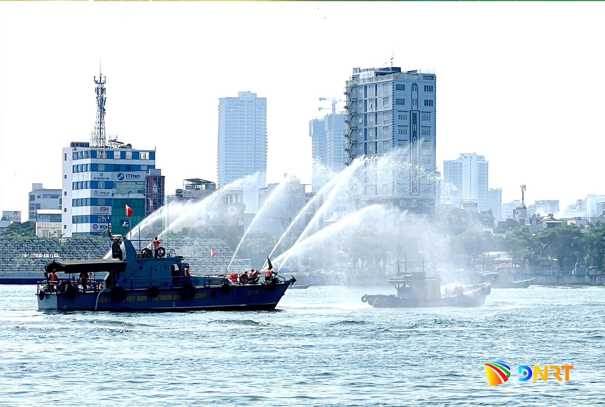 BĐBP thành phố Đà Nẵng luyện tập ứng phó các tình huống tai nạn tàu thuyền trên sông, biển