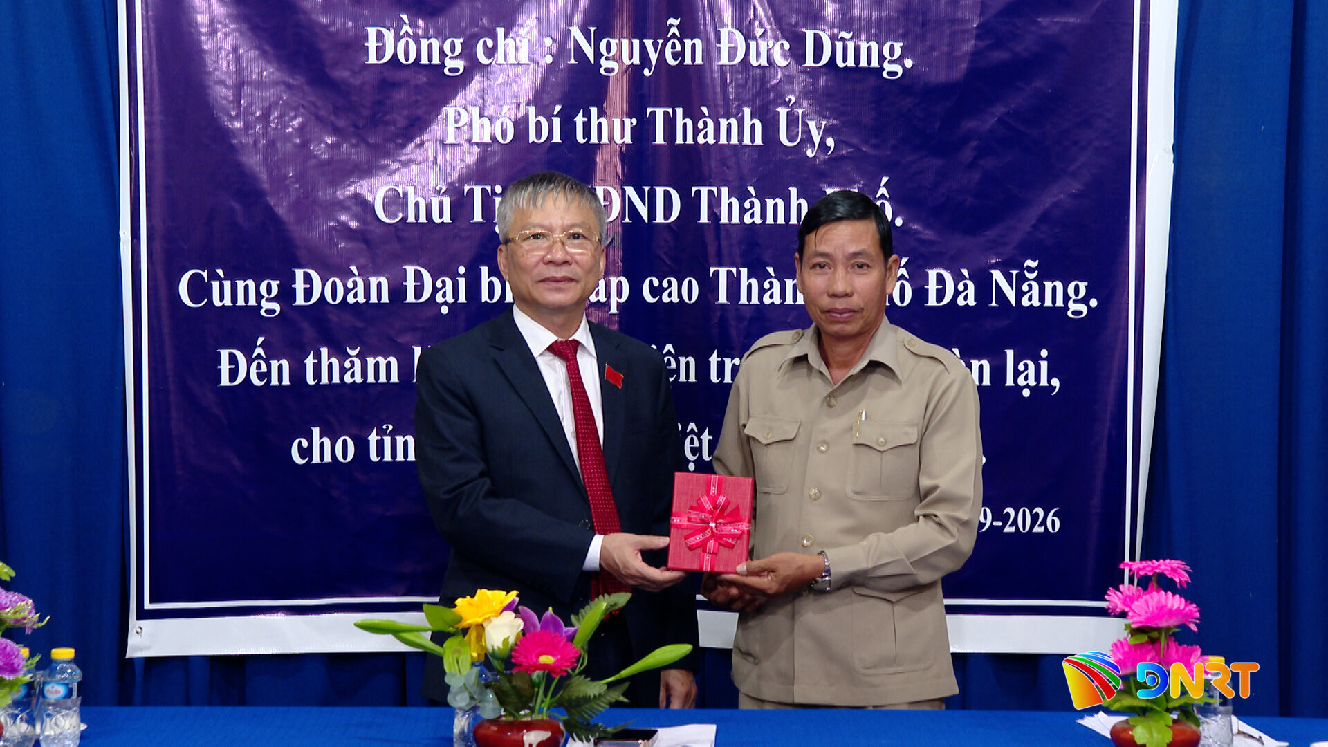 Tang qua Trung tam Tieng Viet
