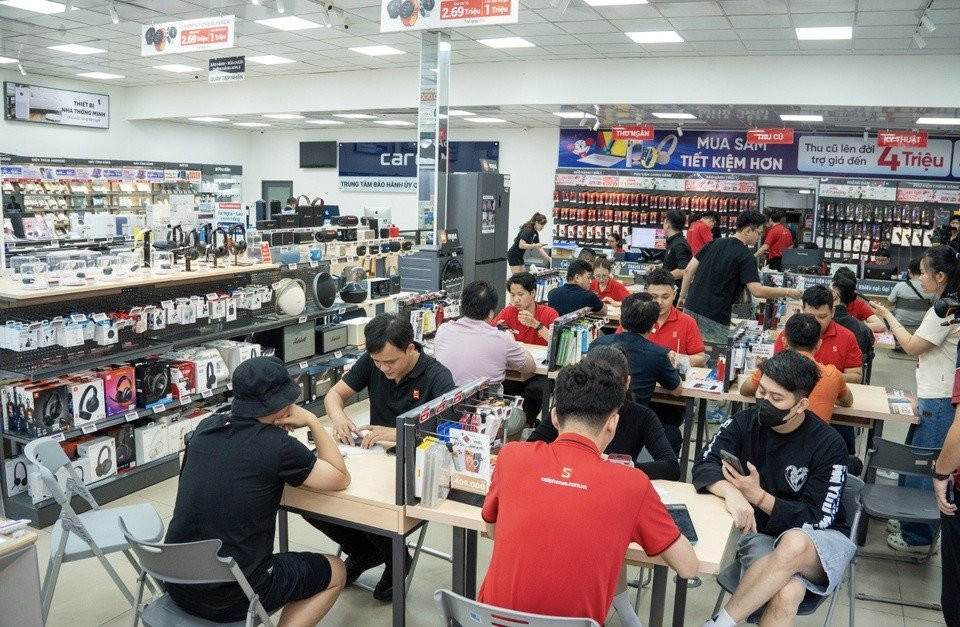 Khu vực bàn giao iPhone 18 Pro và iPhone 18 Pro Max cho người dùng
