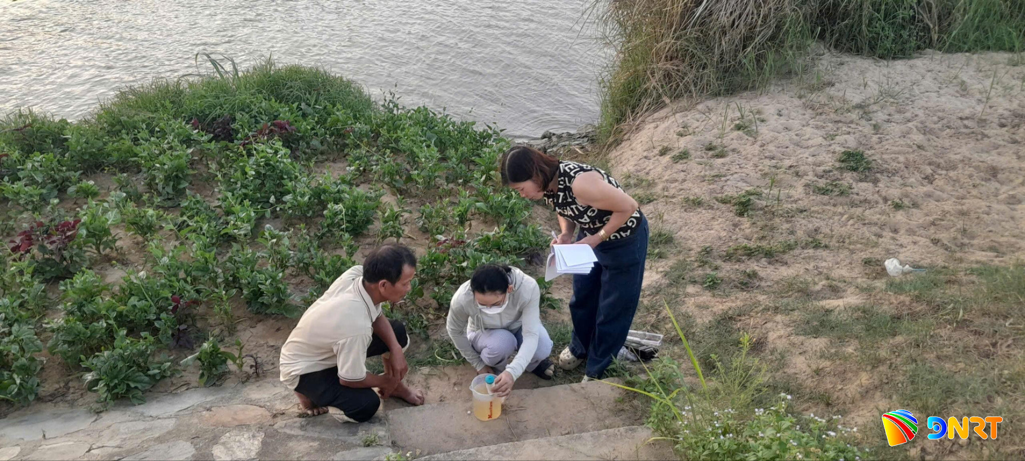 Sử dụng dữ liệu cho đời sống Luật Tiếp cận thông tin năm 2026 bổ sung thêm nhiều nhóm thông tin phải được công khai, trong đó có thông tin về chất lượng môi trường, ô nhiễm môi trường; thông tin về các nguồn thải vào môi trường nước mặt và các nguồn có nguy cơ gây ra sự cố môi trường... Luật cũng quy định phải công khai kết quả quan trắc chất lượng môi trường đất, không khí, nước mặt, nước dưới đất, nước biển, trầm tích, môi trường thủy sinh của nguồn nước mặt. Tuy vậy, trên địa bàn thành phố Đà